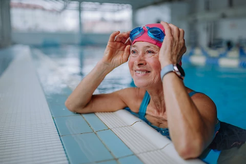 Benefits of Swimming for Seniors Who Need Alzheimer's Care