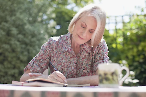 Gratitude Journaling for Seniors: What's the Science?