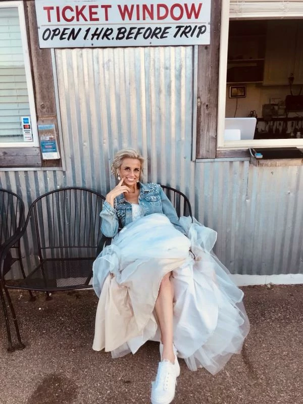 This is Stacy, our January 2023 caregiver of the month. Her clients absolutely love her. Stacy is loyal, friendly, and generous when working with her clients and in the office. Stacy enjoys spending time with her family, anything outside in the sun, and sleeping. Congratulations Stacy!