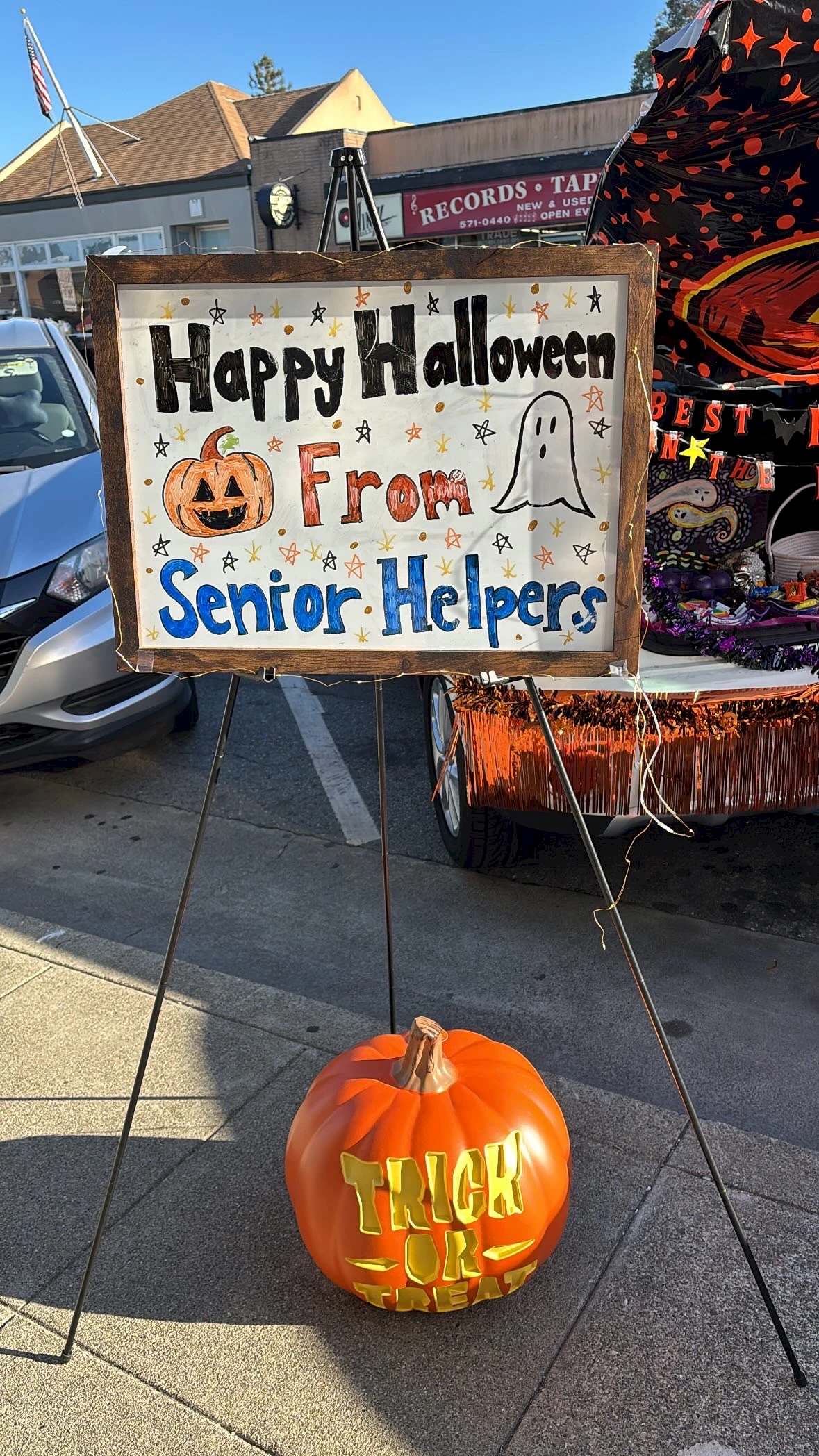 Hosted by the 25th Avenue Collective: A community collaboration of local businesses, neighbors, and friends making San Mateo a little more magical—one event at a time.